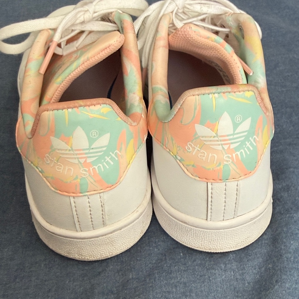 Stan Smith Adidas Girls Sneakers - Picture 3 of 9